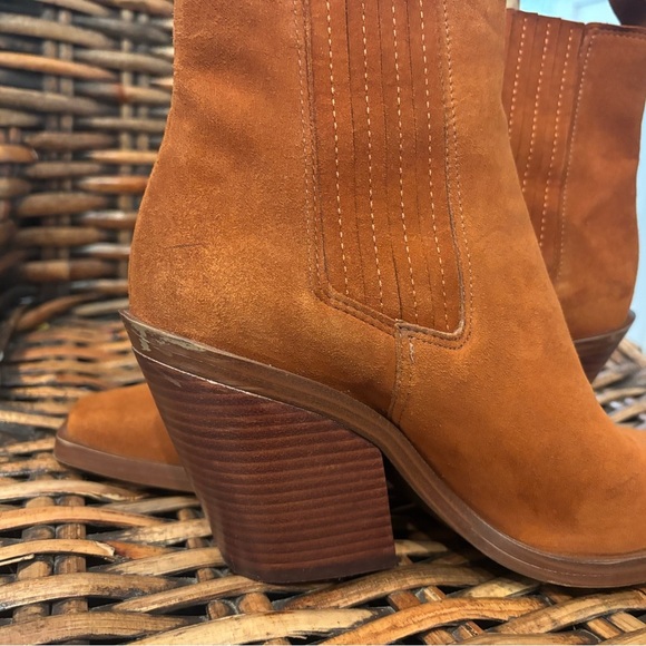 Vince Camuto Ackella caramel suede heeled Western boots in size 8 - Picture 3 of 13